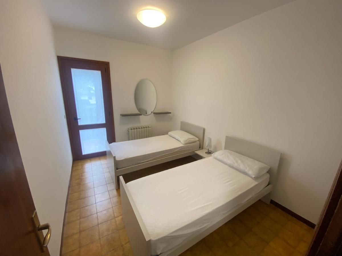 Ferienwohnung Cond Giardino Lignano Sabbiadoro Exterior foto